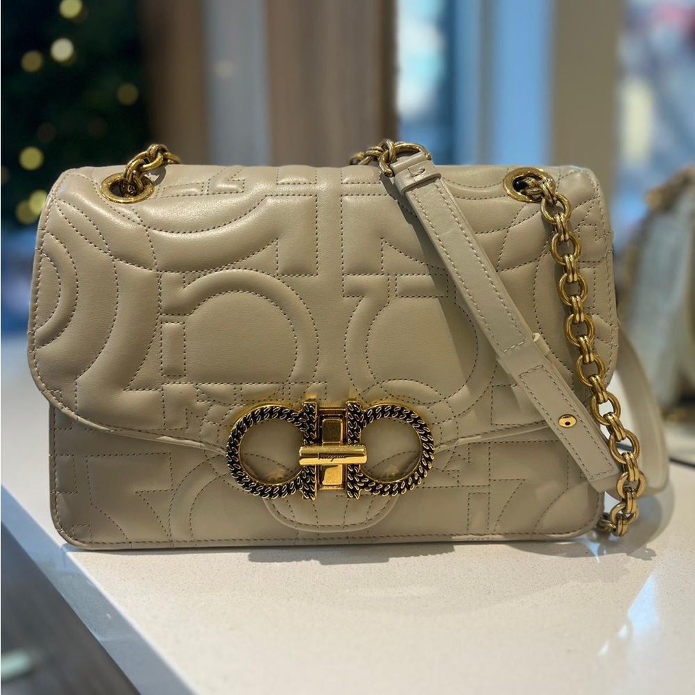 Salvatore Ferragamo quilted Gancini shoulder bag - Picture 5 of 7